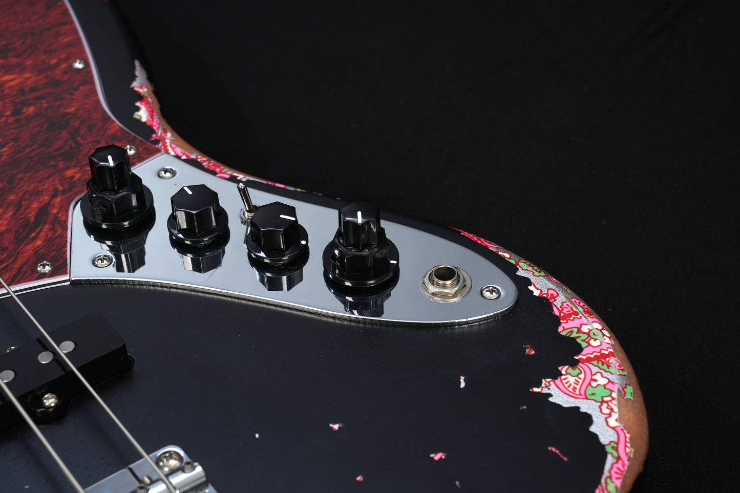 Dhatarattha DEB4 – Red Paisley Relic 4-String Bass