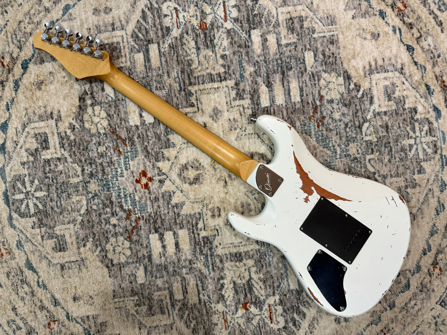 Dhatarattha Performance DST โ White over Paisley (Relic Finish)