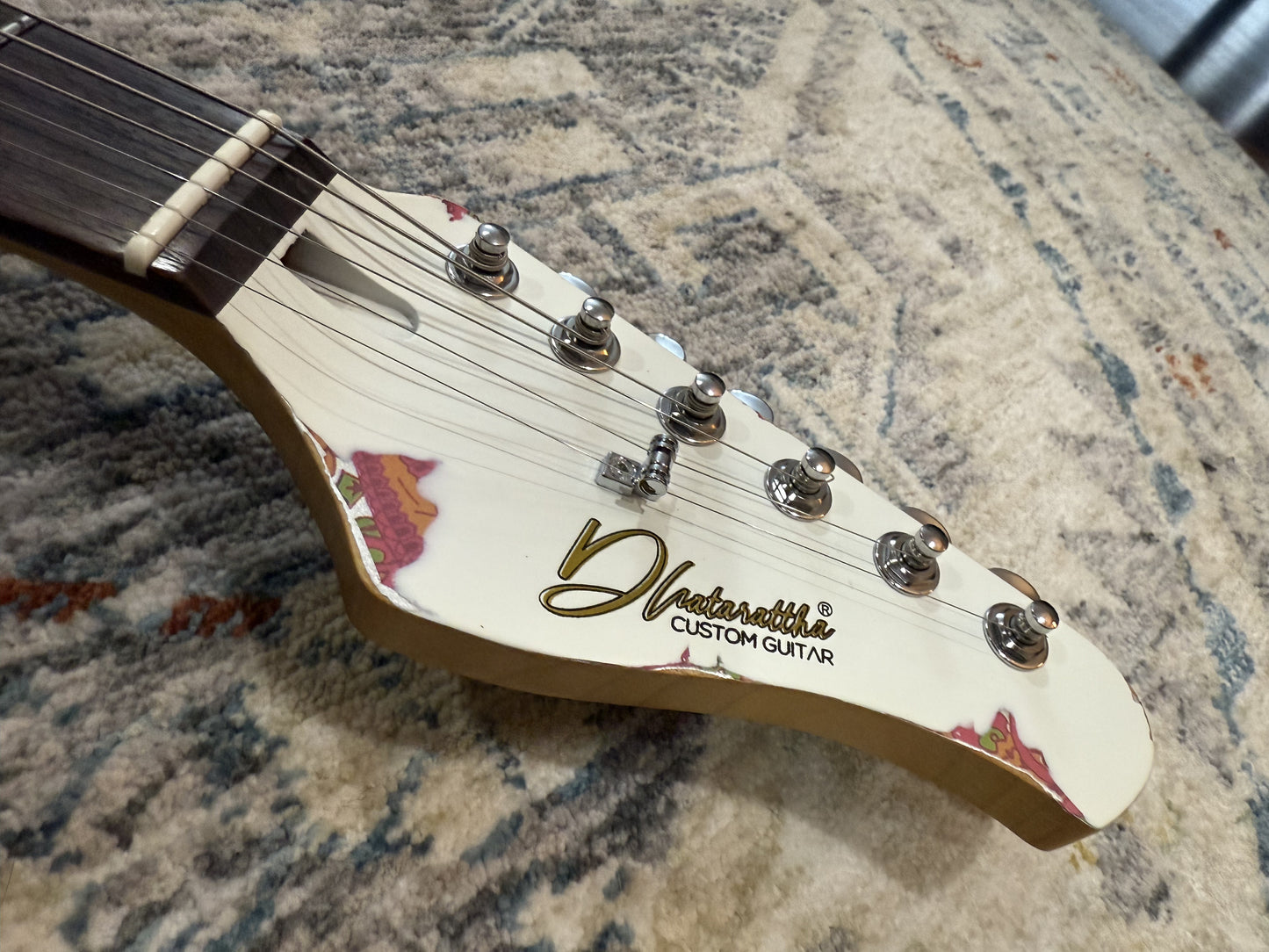 Dhatarattha Performance DST โ White over Paisley (Relic Finish)