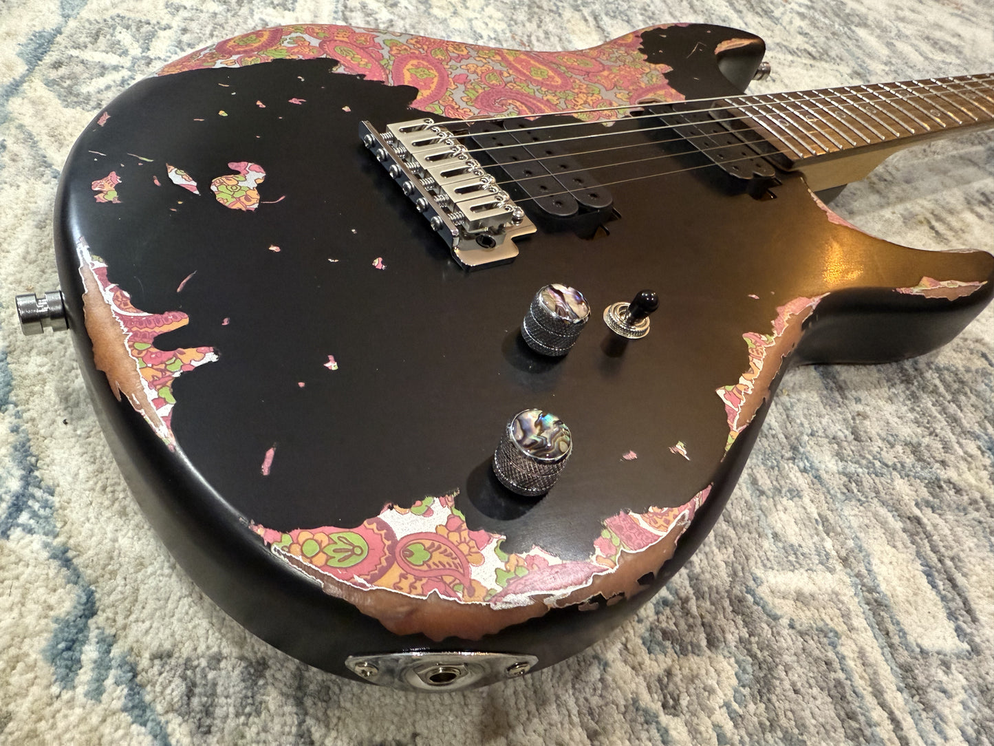 Dhatarattha Performance DST โ Black over Paisley