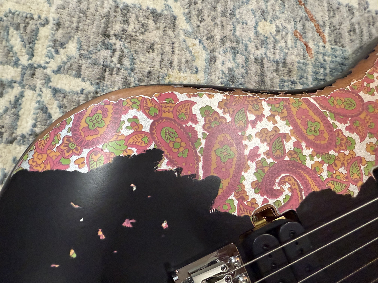 Dhatarattha Performance DST โ Black over Paisley
