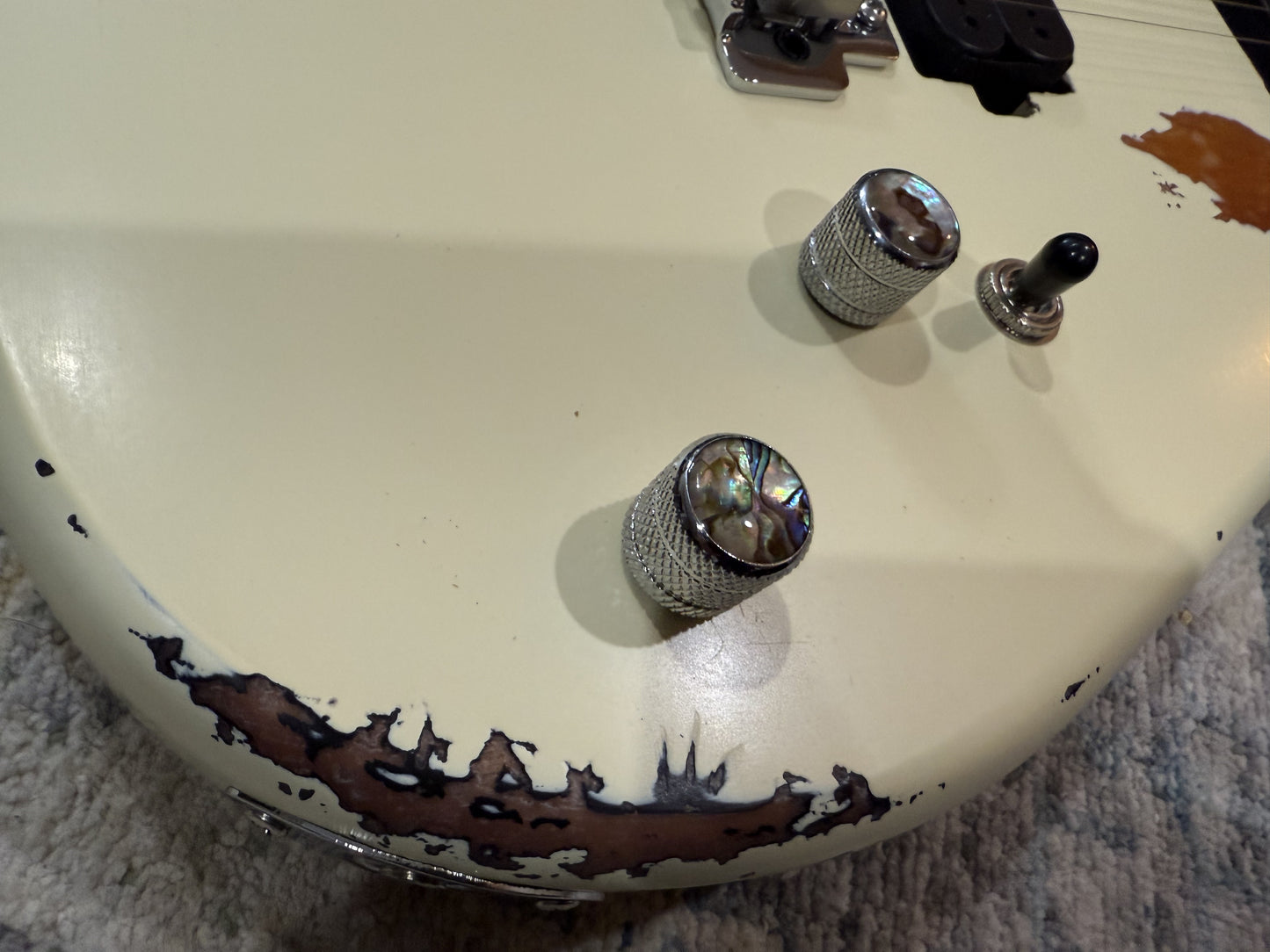 Dhatarattha Performance DST – Cream over Sunburst