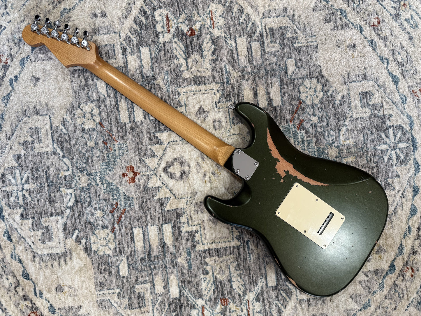 Dhatarattha Performance DST – Goodwood Green over Sunburst (Relic)
