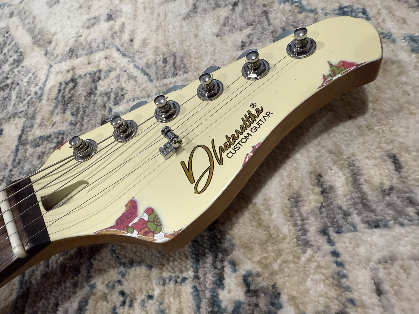 Dhatarattha Performance DST – Cream over Paisley (Relic)