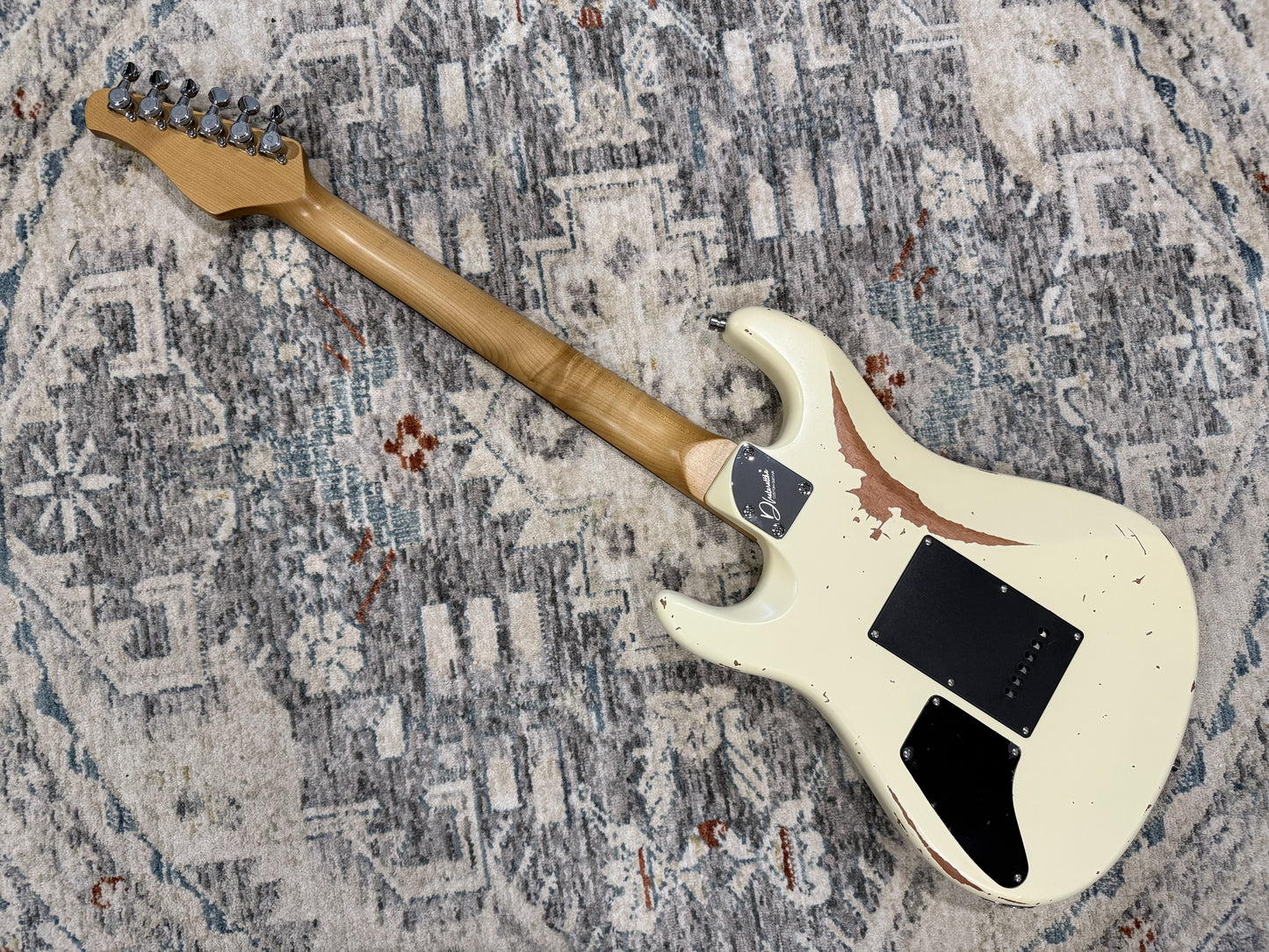Dhatarattha Performance DST – Cream over Paisley (Relic)