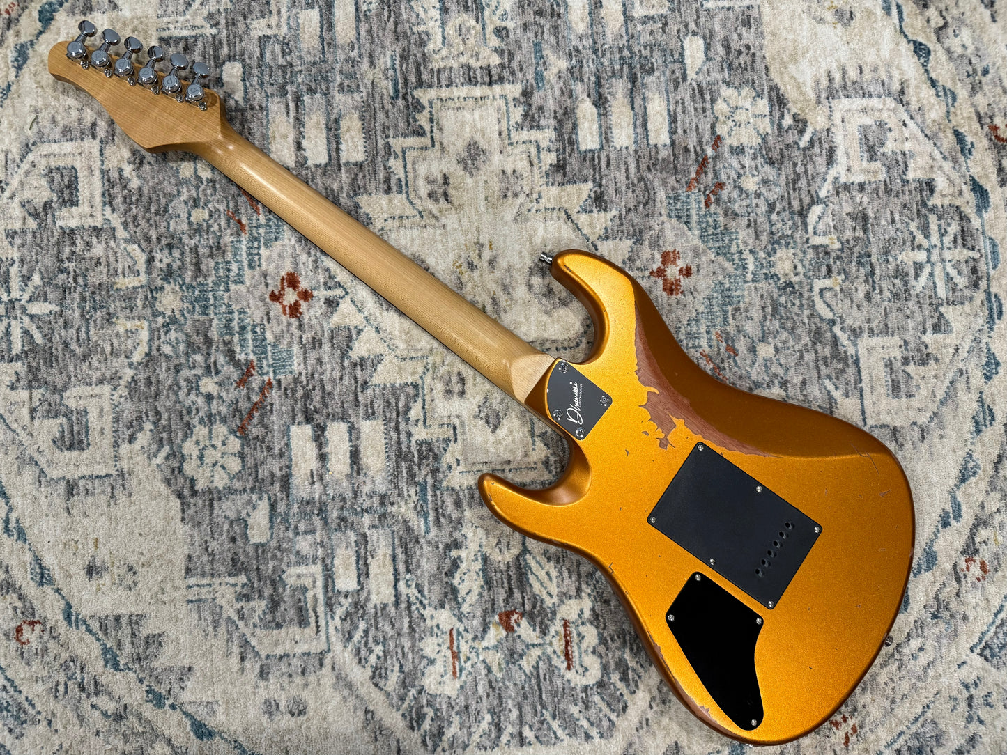 Dhatarattha Performance DST – Gold over Paisley