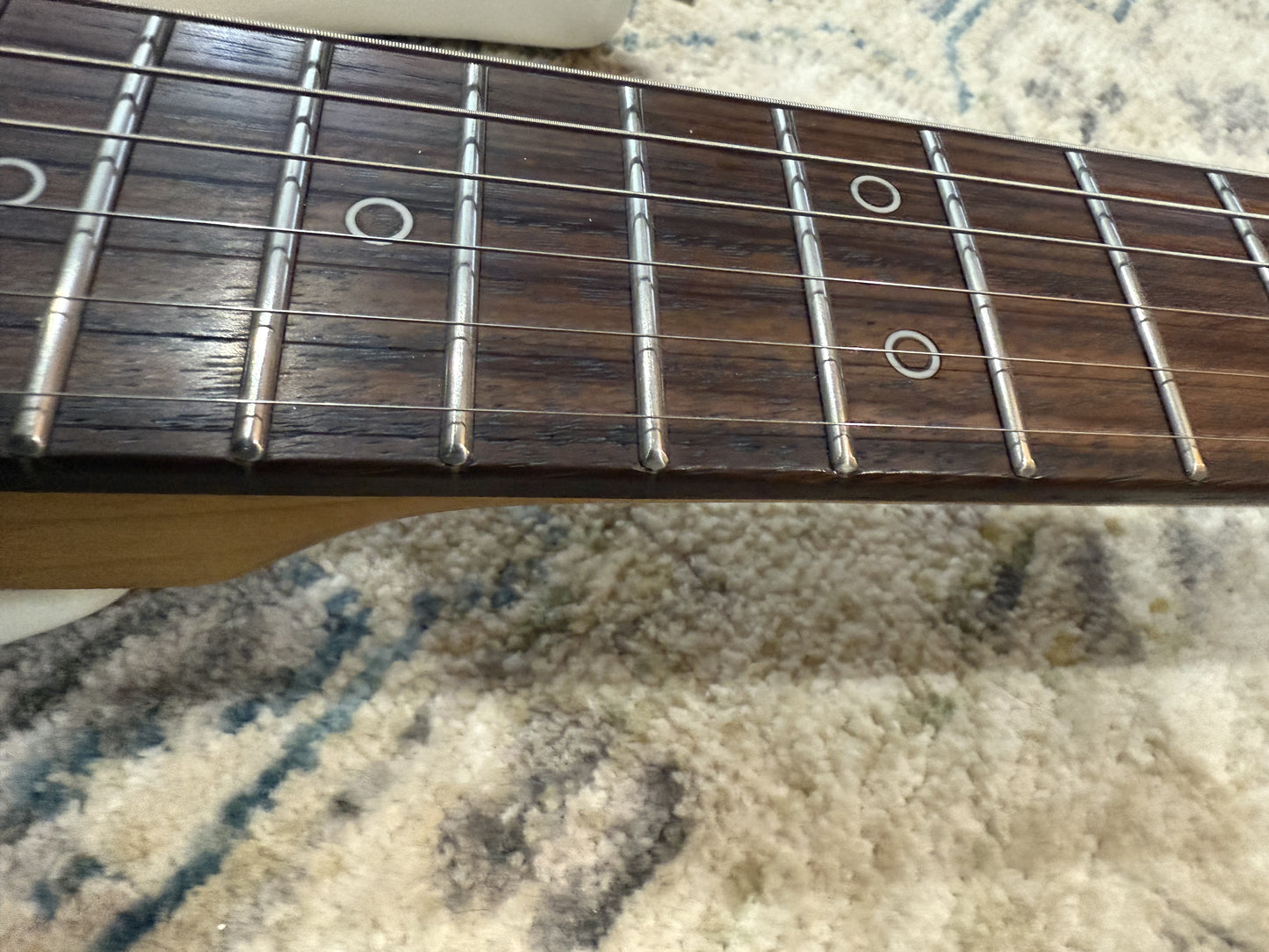 Dhatarattha Performance DST – White over Paisley (Relic Finish)