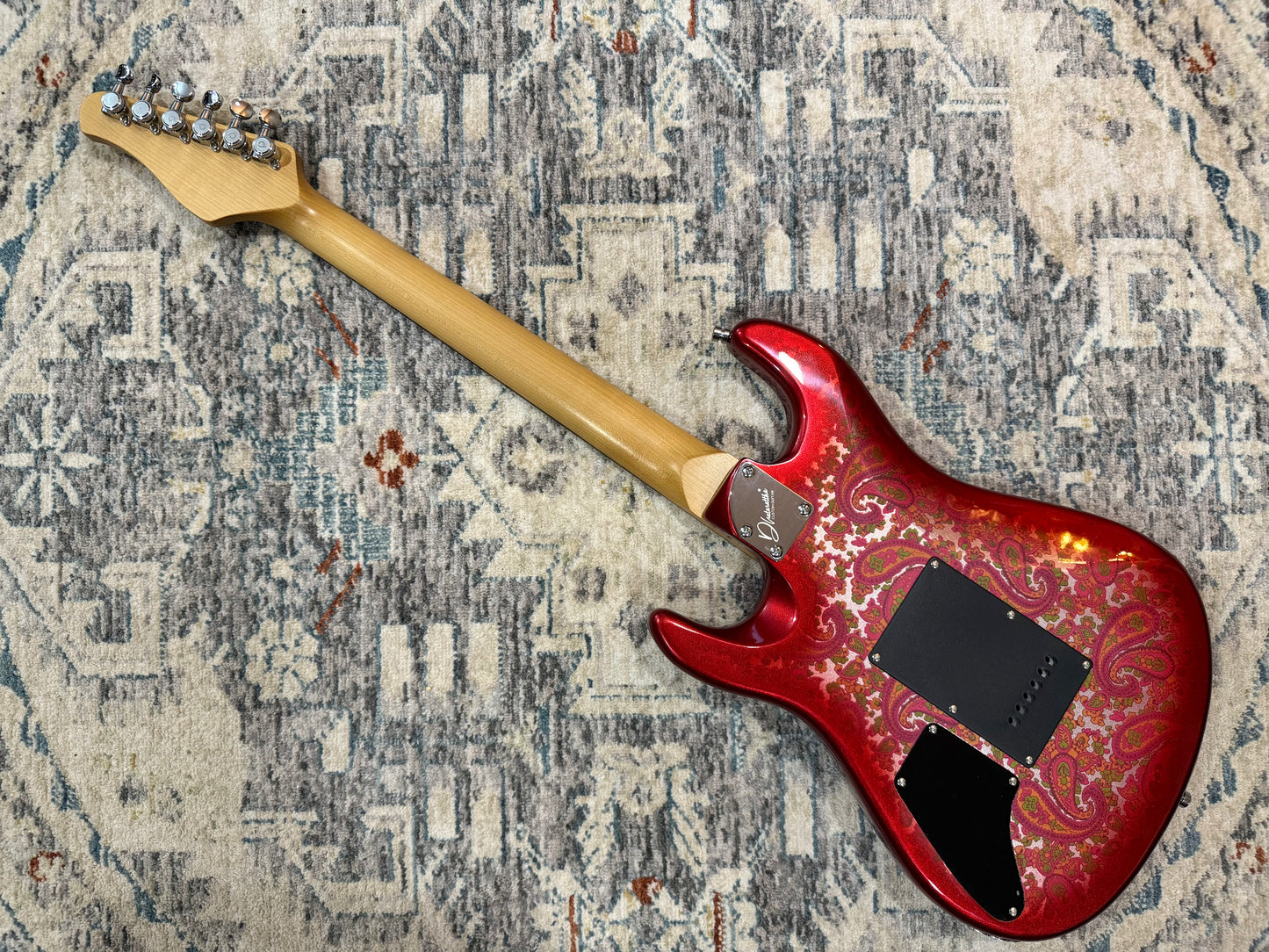 Dhatarattha Performance DST – Red Paisley