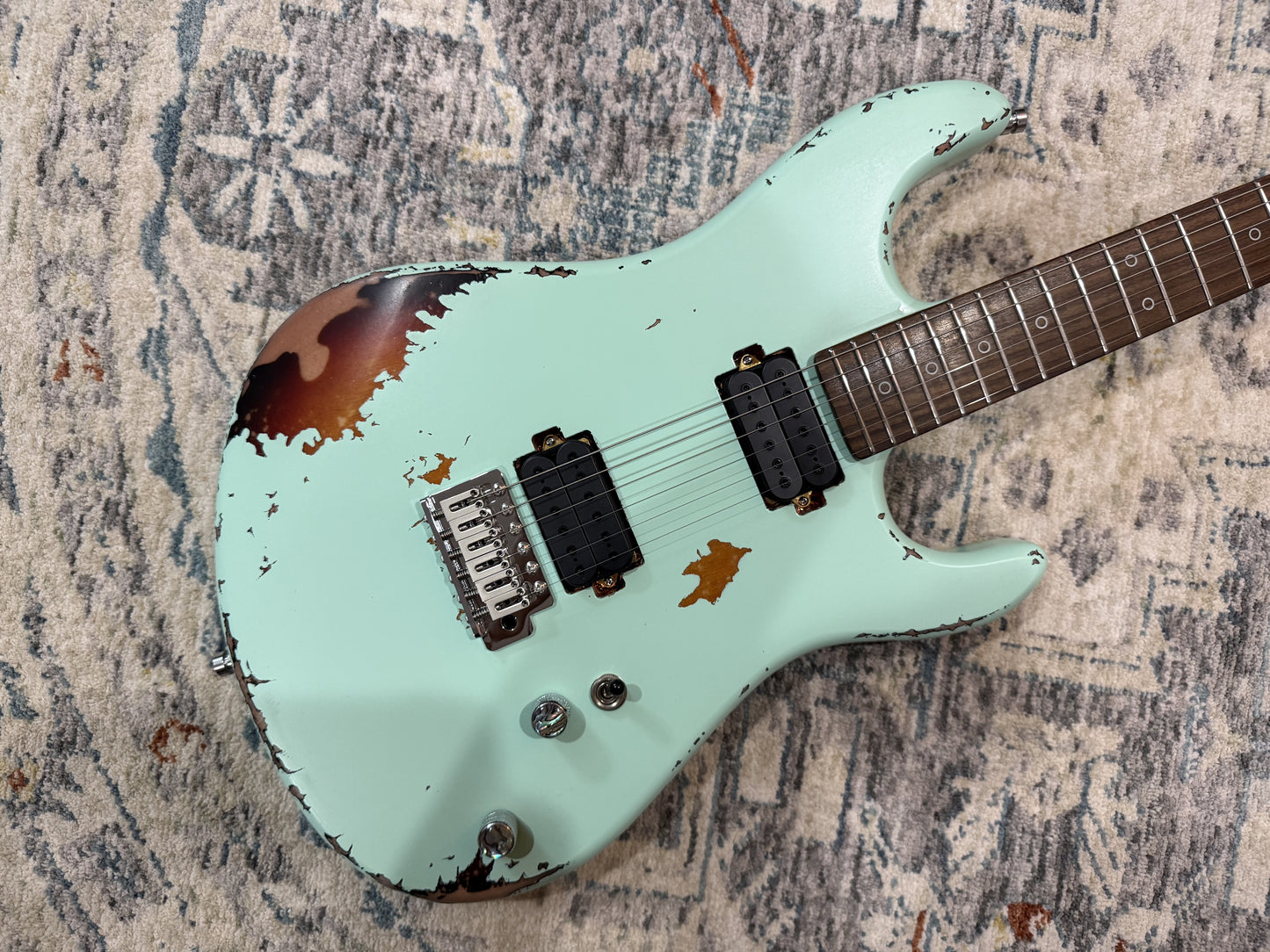 Dhatarattha Performance DST – Surf Green over Sunburst