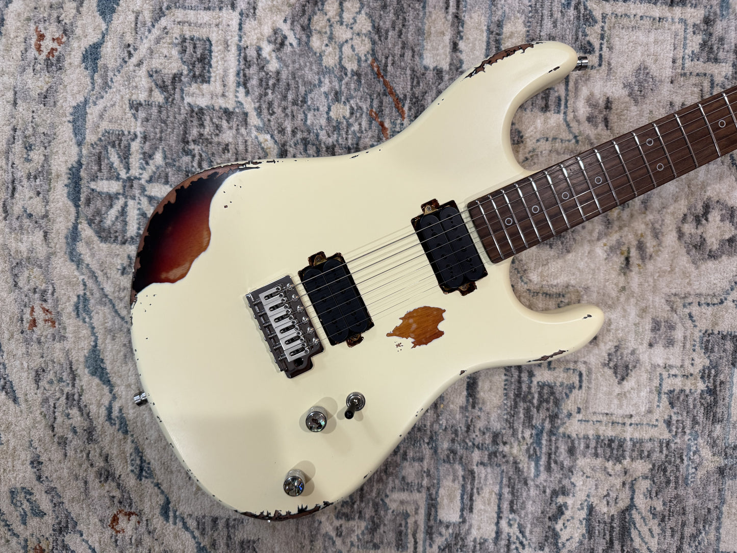 Dhatarattha Performance DST – Cream over Sunburst